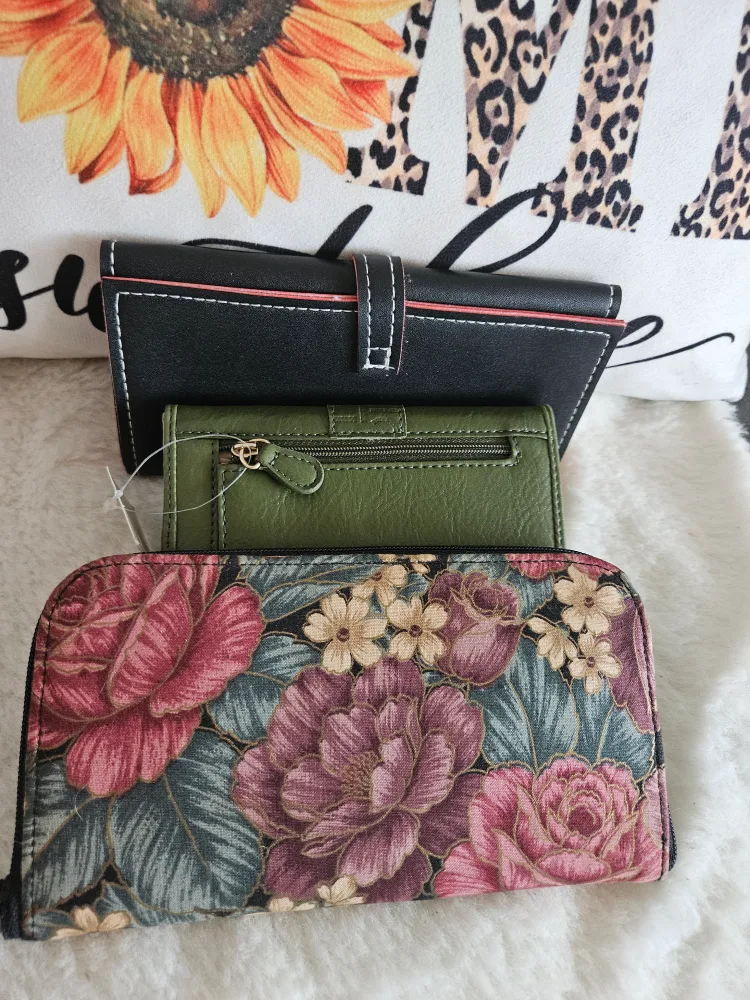 Liz Claiborne & Unbranded Wallets image indicator(10)
