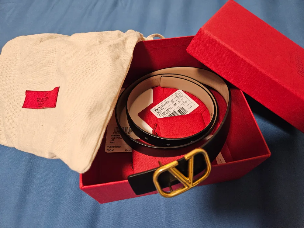 Valentino Garavani Black Leather Belt - Size 30 thumbnail
