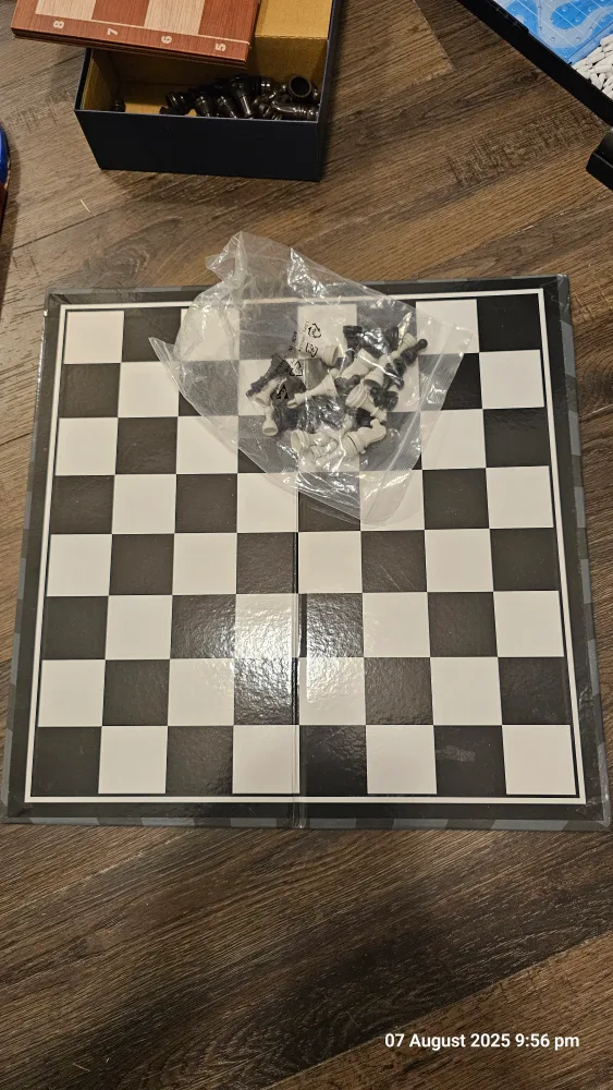 Chess Set with Pieces and Board thumbnail