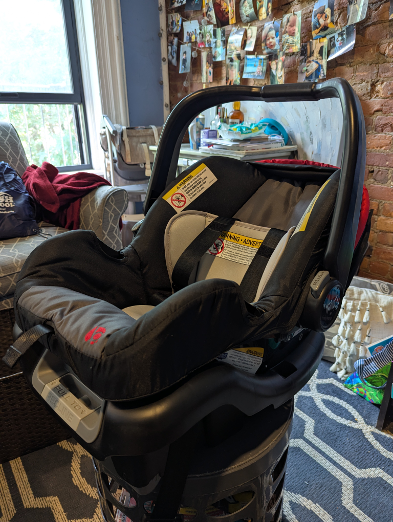 BabyTrend Infant Car Seat - photo 2