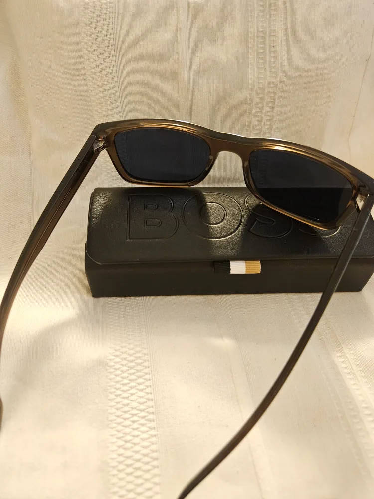 BOSS Sunglasses with Case image indicator(6)