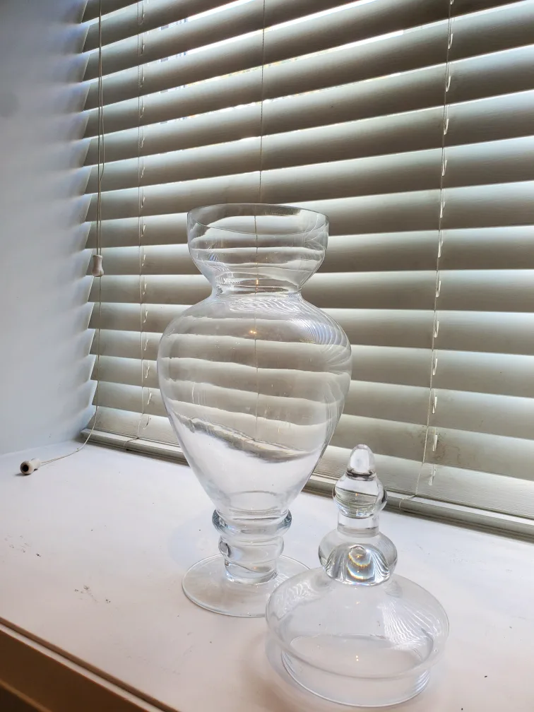 Glass Apothecary Jar with Lid image indicator(2)