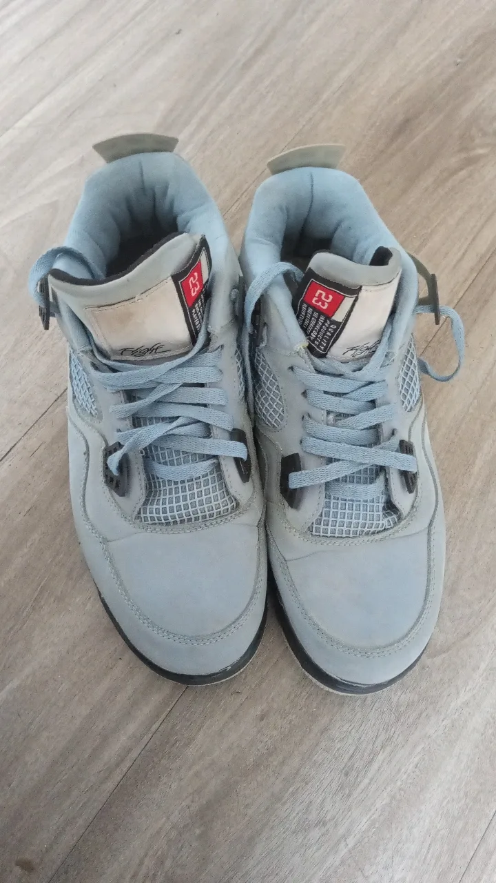 Air Jordan 4 Retro University Blue thumbnail