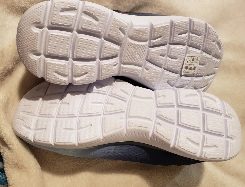 Skechers Women's Summits - New with Tags image indicator(4)