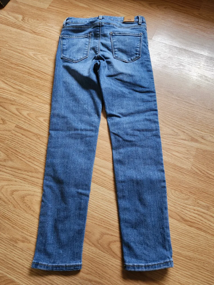 Girls skinny jeans image indicator(2)