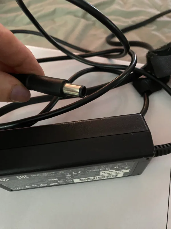 HP Adapter Charger thumbnail