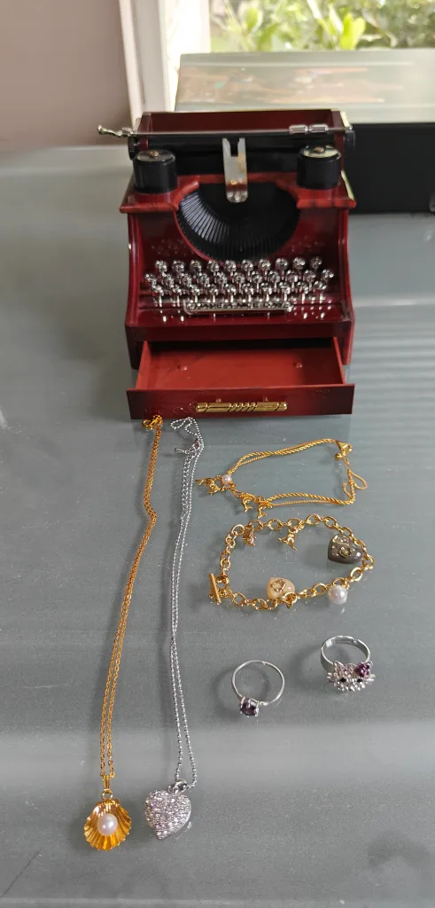 Mini Typewriter Toy with Jewelry Included 💖🧡 image indicator(6)