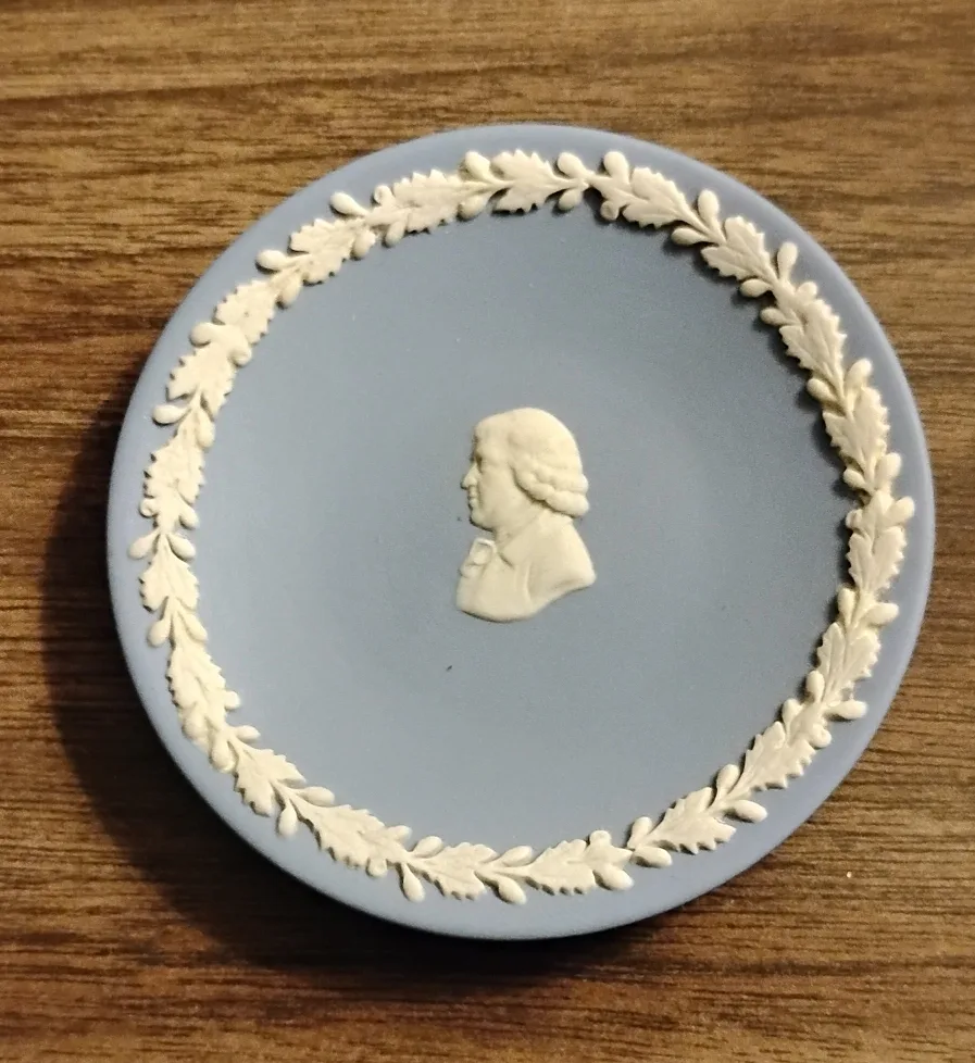 VINTAGE  3"  Mens  Cameo  Wedgewood  Miniature Plate thumbnail
