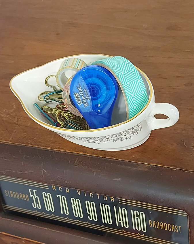 bridgerton core stationary bowl with rose pattern 🛍 trade or $1! - photo 3