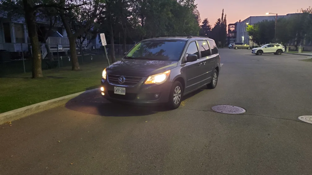 Volkswagen Routan Minivan image indicator(2)