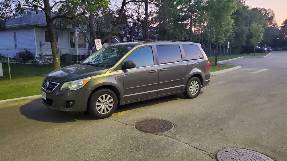Volkswagen Routan Minivan image indicator(5)
