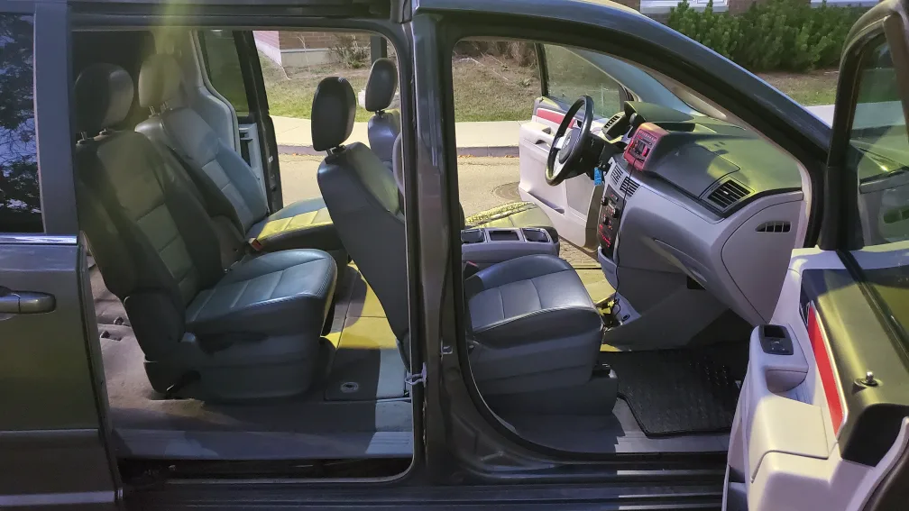 Volkswagen Routan Minivan image indicator(6)