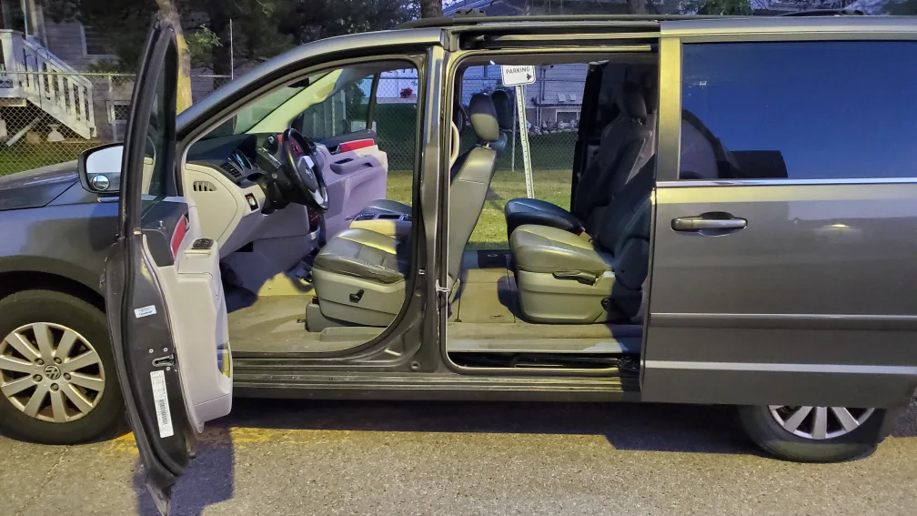 Volkswagen Routan Minivan image indicator(7)