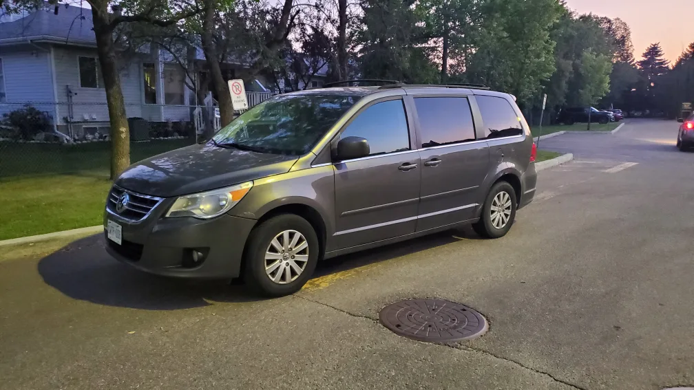 Volkswagen Routan Minivan image indicator(8)