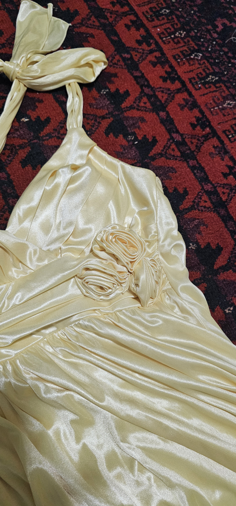 Le Chateau Yellow Halter Dress - Size S - photo 4