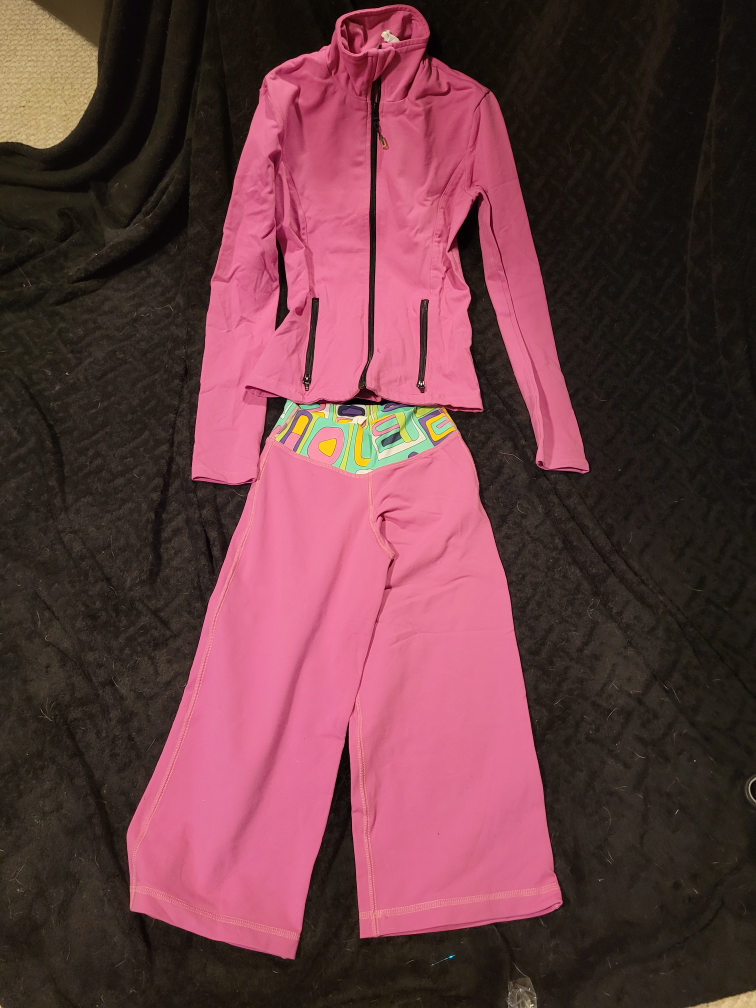 Triple Flip Active wear Set of pants and jacket - Size 4