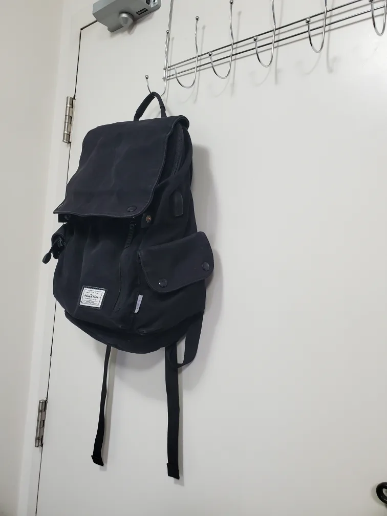 BACK TO SCHOOL: Black Backpack image indicator(3)