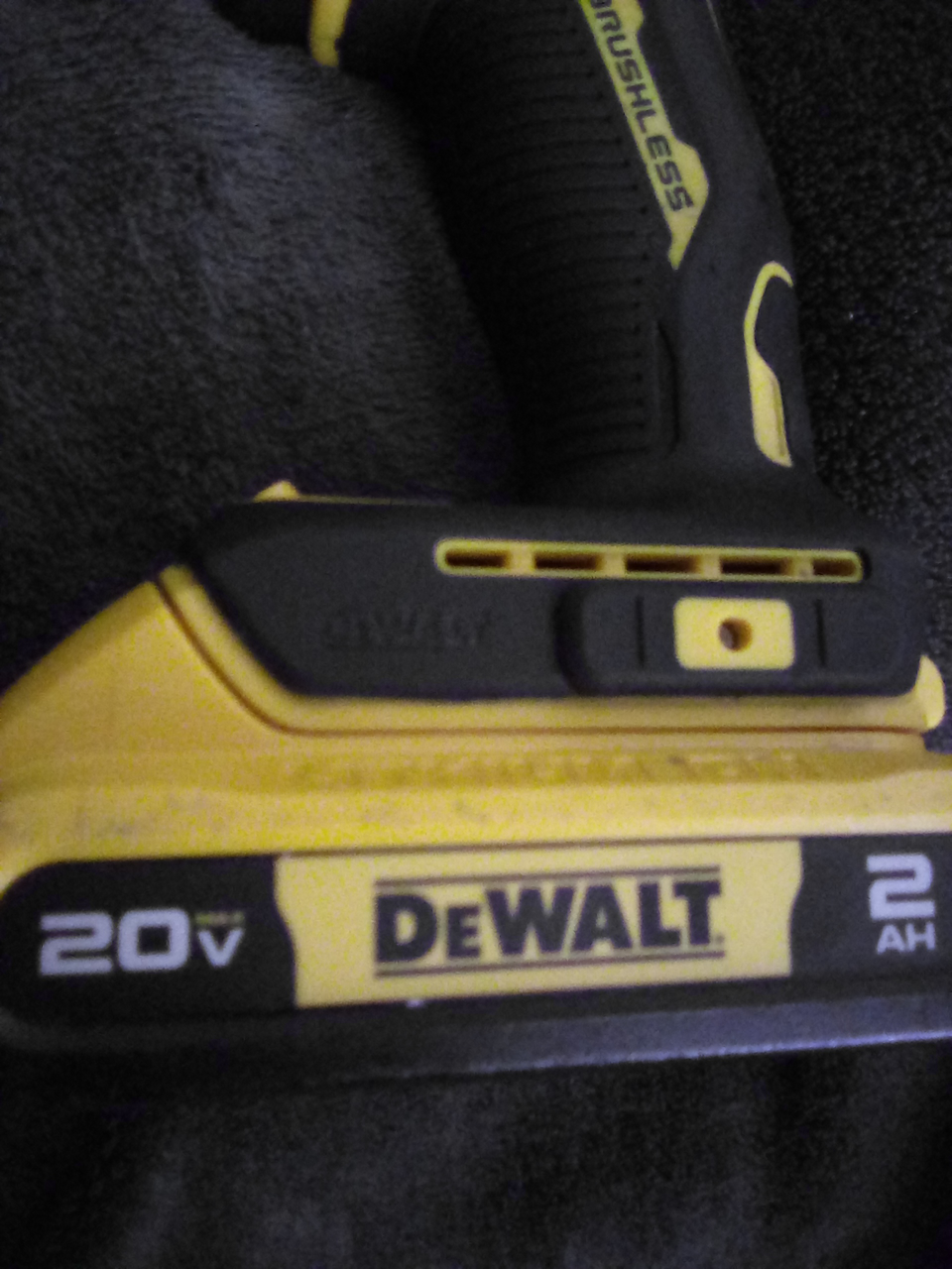 DeWalt Cordless Brushless 20v Drill! 🧰 - photo 4