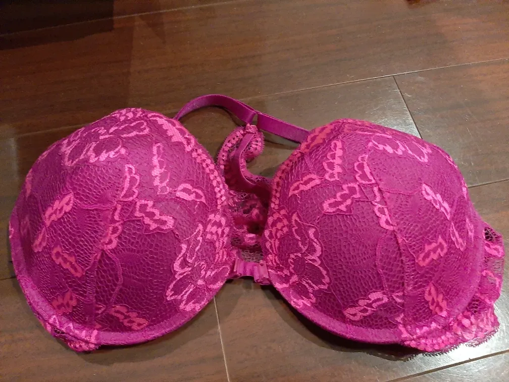 Like New Pink Lace Bra -36D thumbnail