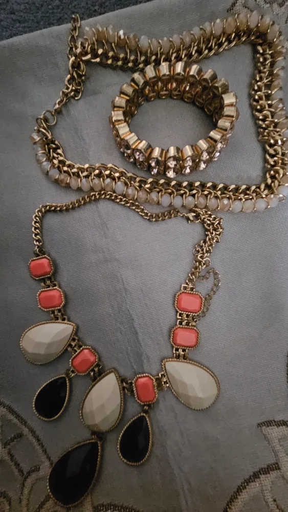 Jewellery Bundle: Necklace & Bracelet thumbnail