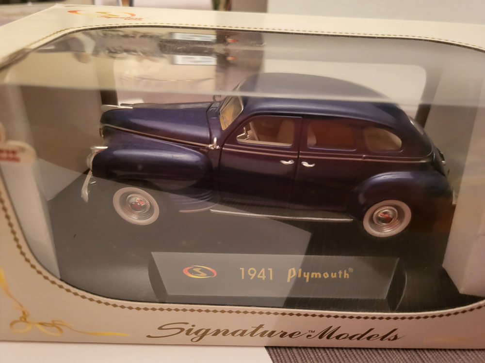 Signature Models 1941 Plymouth Diecast Car - photo 2