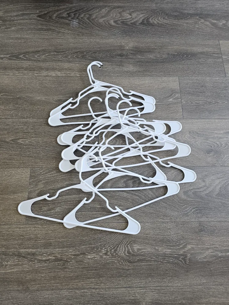 20 White Plastic Clothes Hangers thumbnail