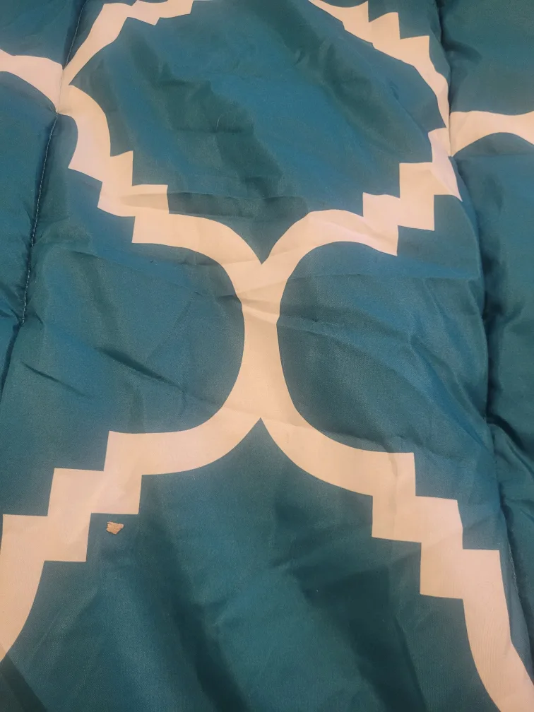 Teal & White Patterned Comforter image indicator(3)