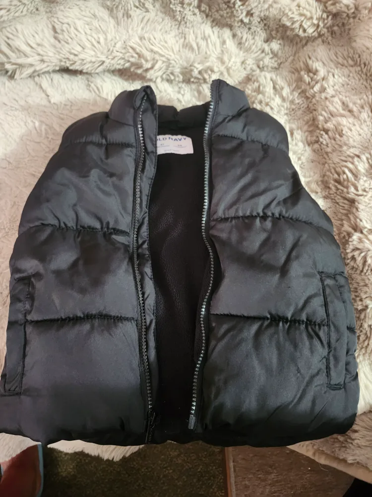 Assorted kids winter jacket uniqlo and Old Navy for sale by Sets image indicator(4)