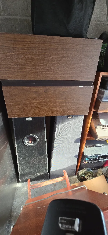 Pair of KLH Speakers thumbnail