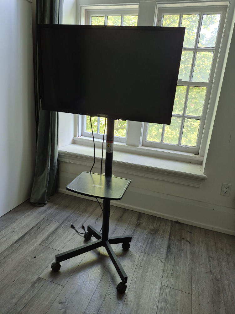 32" Sylvania LED TV with PERLESMITH Mobile TV Cart - photo 2