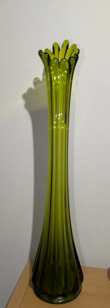 Vintage MCM Emerald Green Swung Footed Vase 15 inches 🇨🇦 image indicator(2)