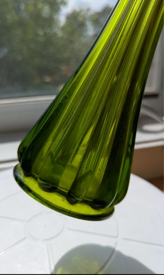 Vintage MCM Emerald Green Swung Footed Vase 15 inches 🇨🇦 image indicator(3)