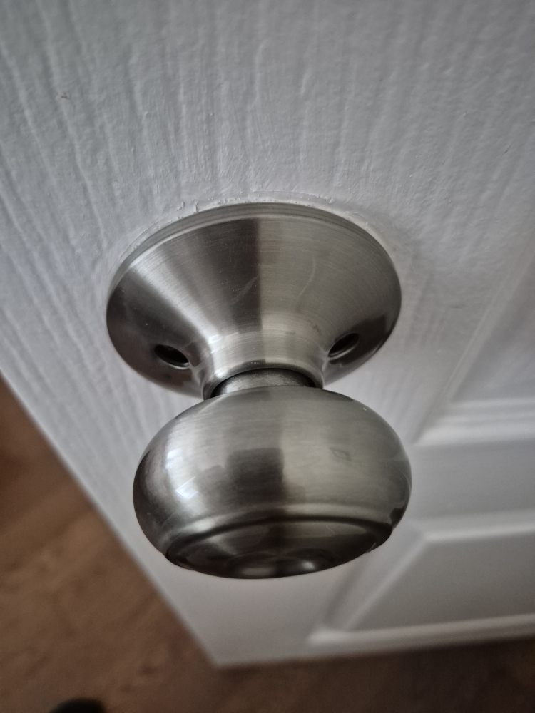 Door Knobs - Beautiful Elegant Design - like New - photo 2