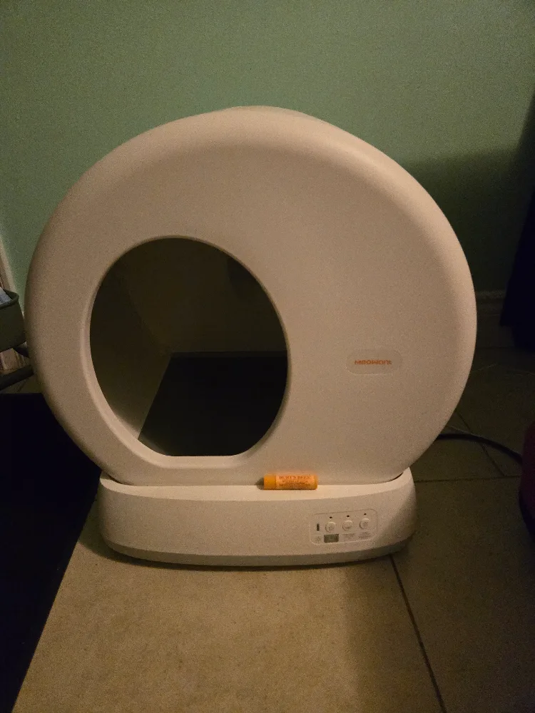 Like-New MeoWant Self-Cleaning Cat Litter Box w/ Free Stuff image indicator(7)
