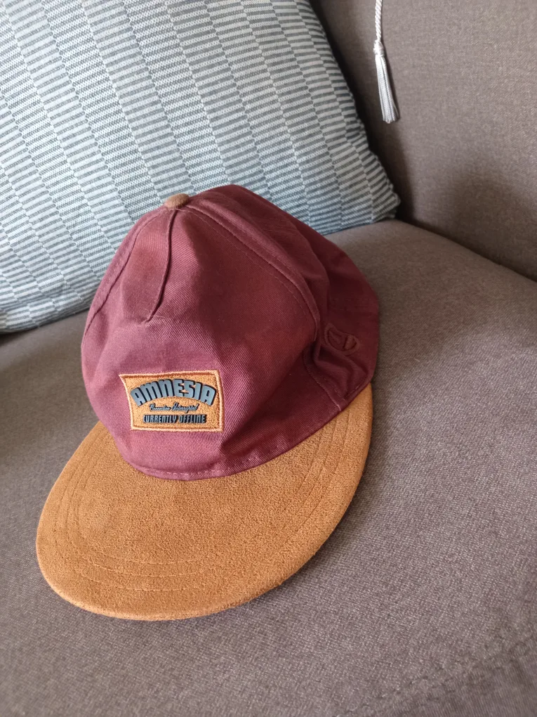 Amnesia Hat - Burgundy & Brown image indicator(2)