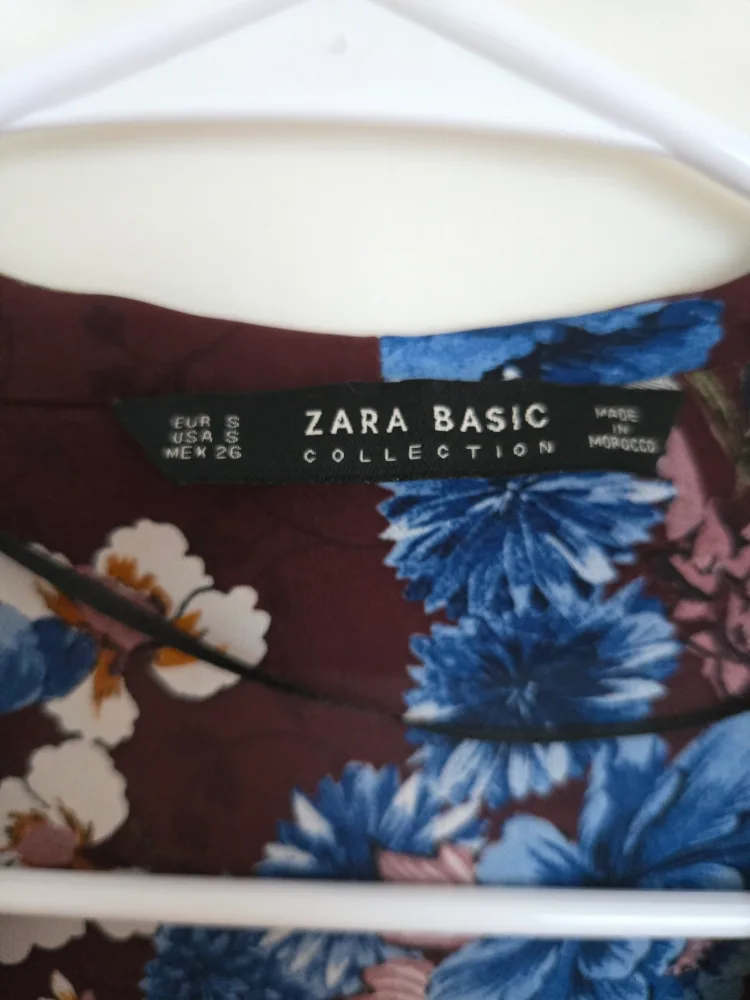 Zara Basic Collection Floral Blouse - Size S image indicator(2)