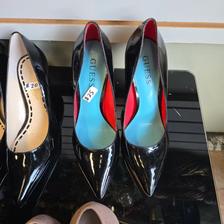High Heel Pumps - Size 5 image indicator(3)