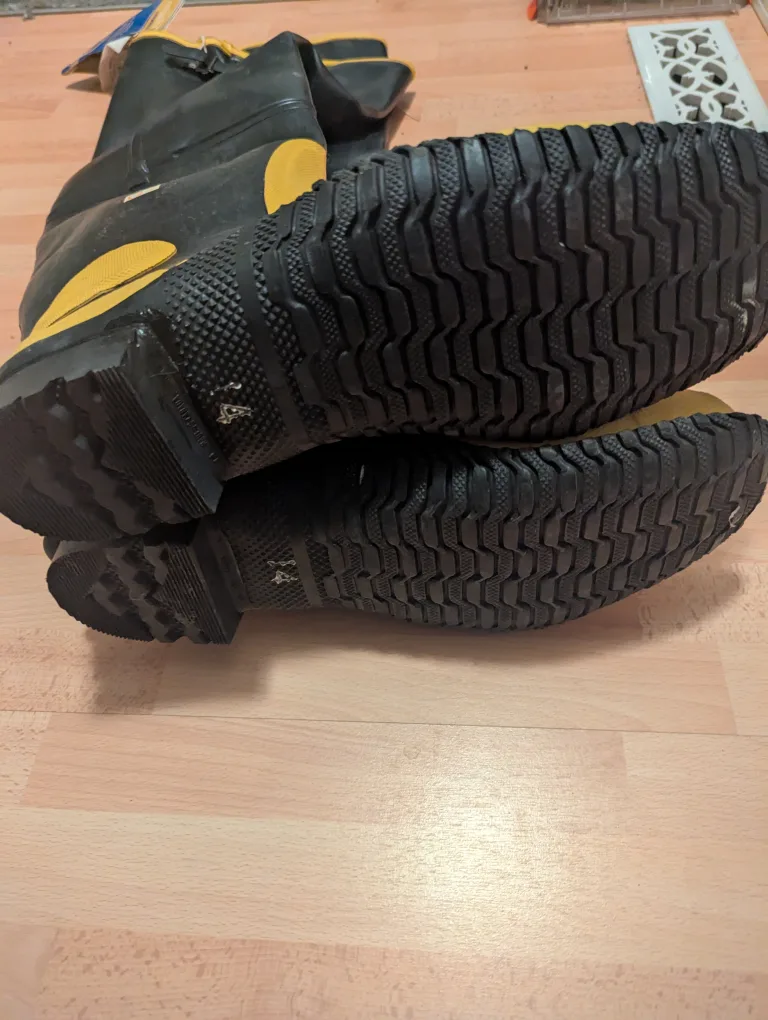 $95 OBO NEW AIRBOSS DEFENSE steel toe rubber hip boots size 14 image indicator(2)