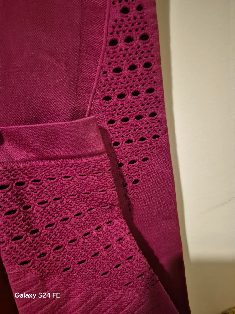 Gymshark Burgundy Leggings image indicator(5)