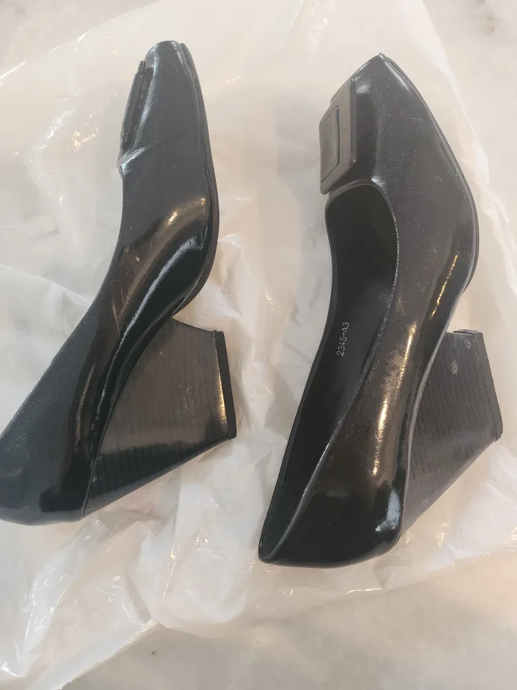AMER Black Heels Size 6 image indicator(2)
