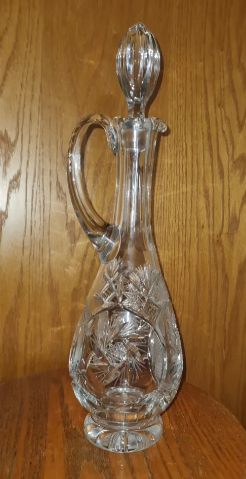 Gorgeous Glass Decanter with Stopper image indicator(2)