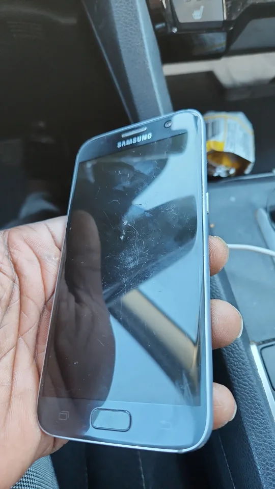 Samsung Galaxy S7 broken back - 32GB thumbnail