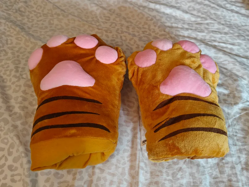 Tiger Paw Slippers - Plush & Cozy image indicator(2)