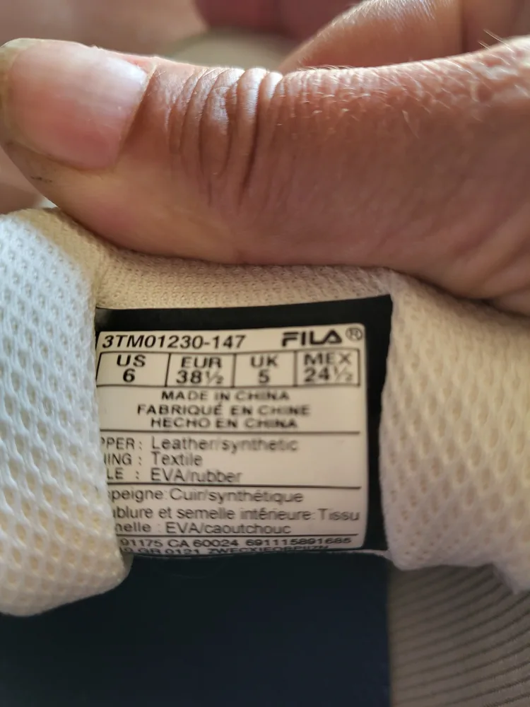 Youth Fila White Leather Sneakers US 6 image indicator(3)