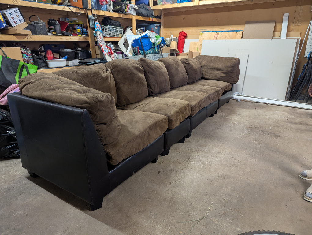 Brown Sectional Sofa - Comfy & Stylish! - photo 4