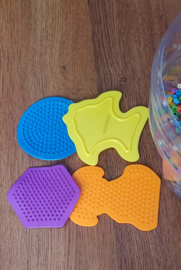 Perler Beads Bucket with Pegboards, 8500 Pieces - photo 3