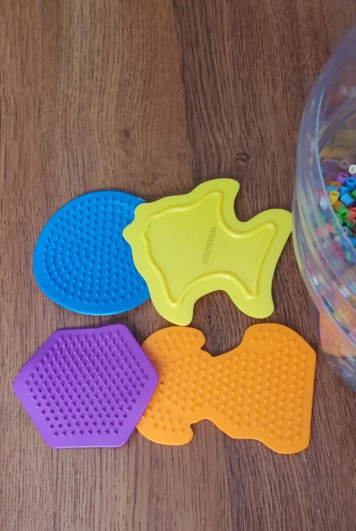 Perler Beads Bucket with Pegboards, 8500 Pieces image indicator(3)