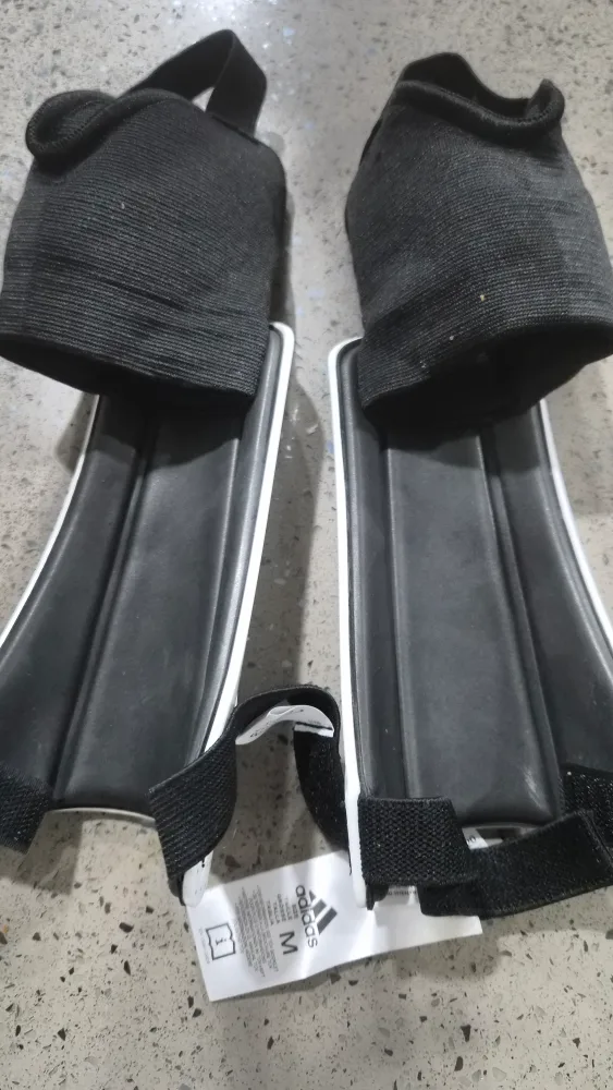 Adidas X 18.4 FG Soccer Cleats US 8 + Shin Guards image indicator(5)