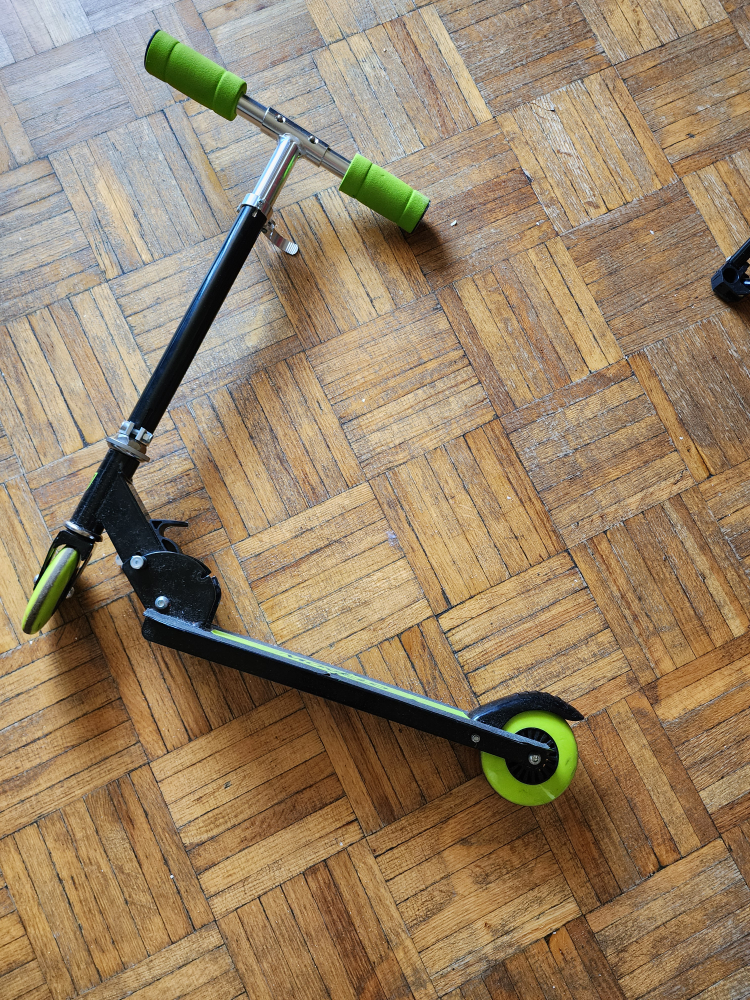 Movelo Scooter - Green & Black