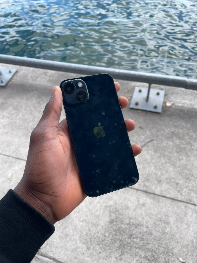 iPhone 13 - photo 2